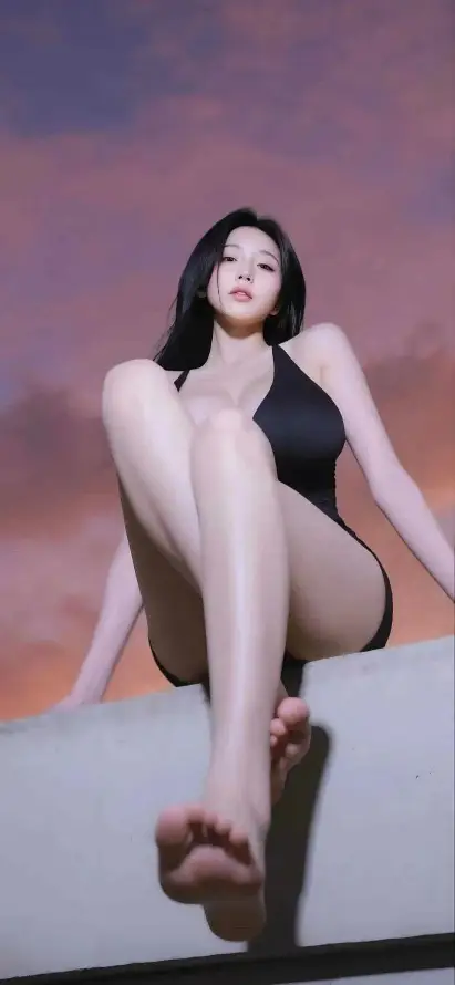观看日韩丝袜元素，久久一区在线视频里的丁香倩影